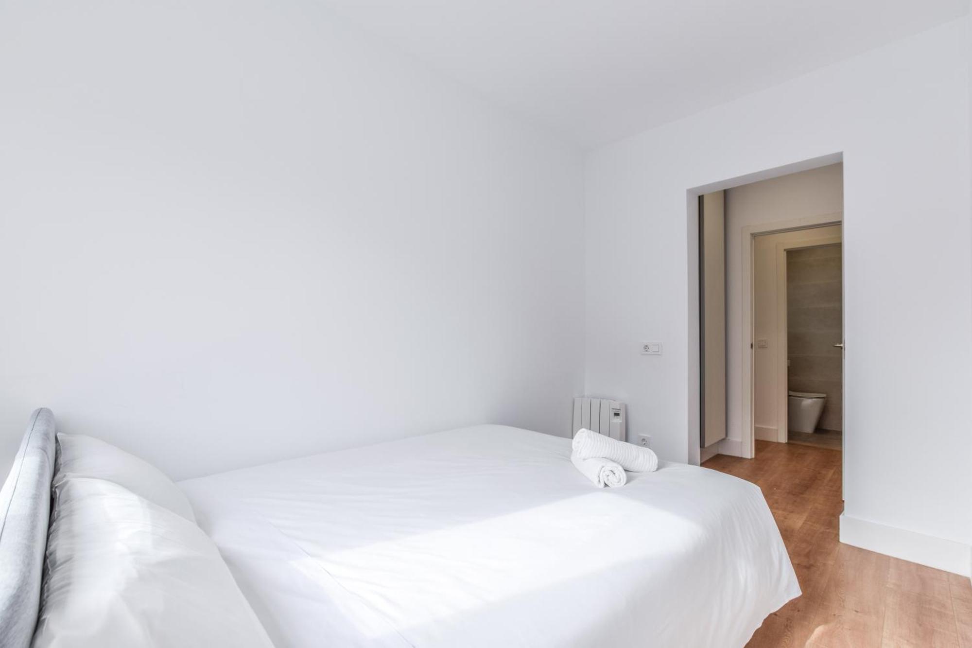 Apartamentos Reformados En Metro Pacifico Alquiler Temporal Madrid Exterior foto