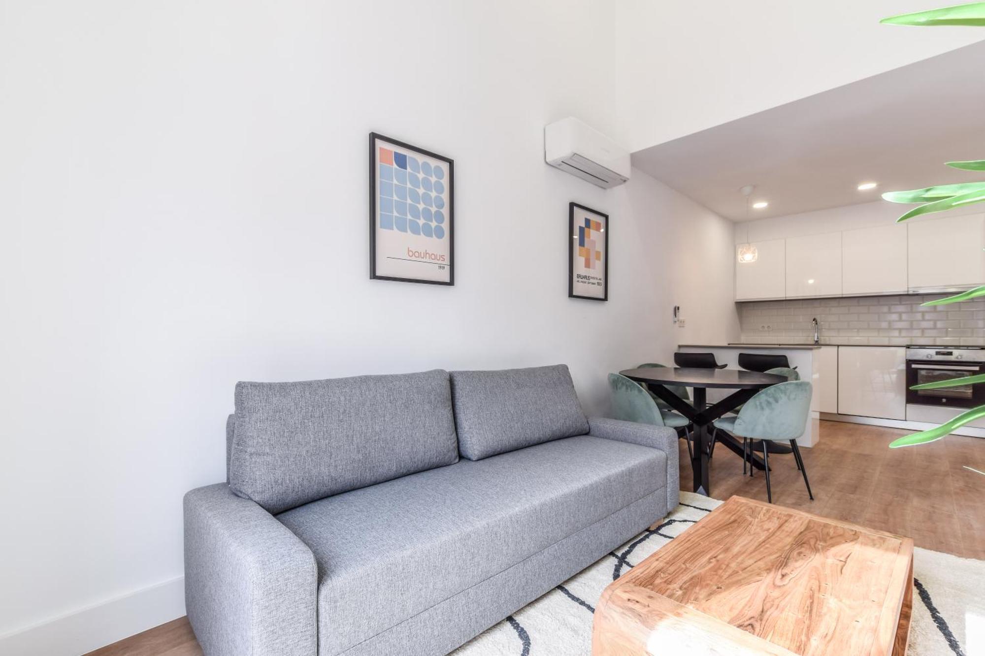 Apartamentos Reformados En Metro Pacifico Alquiler Temporal Madrid Exterior foto