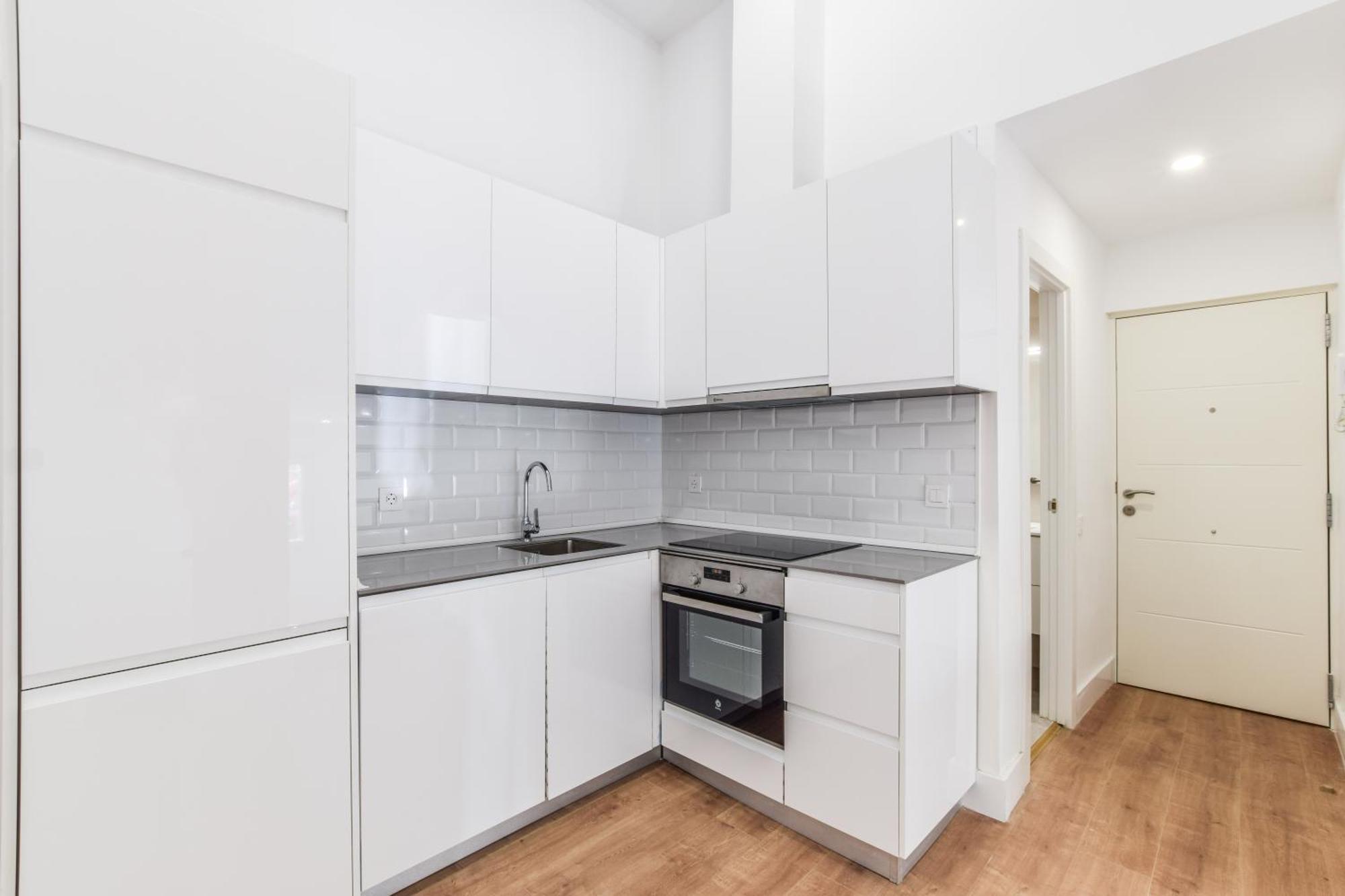 Apartamentos Reformados En Metro Pacifico Alquiler Temporal Madrid Exterior foto
