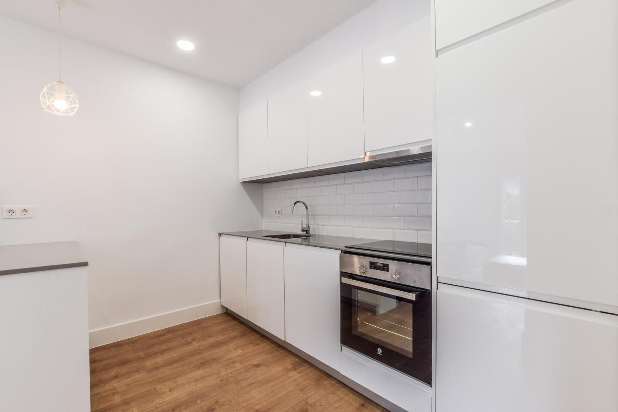 Apartamentos Reformados En Metro Pacifico Alquiler Temporal Madrid Exterior foto
