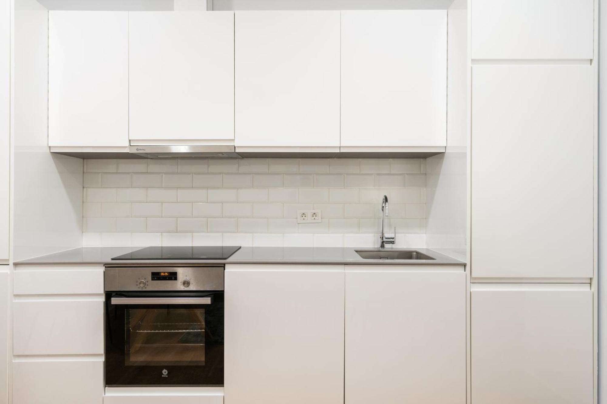 Apartamentos Reformados En Metro Pacifico Alquiler Temporal Madrid Exterior foto