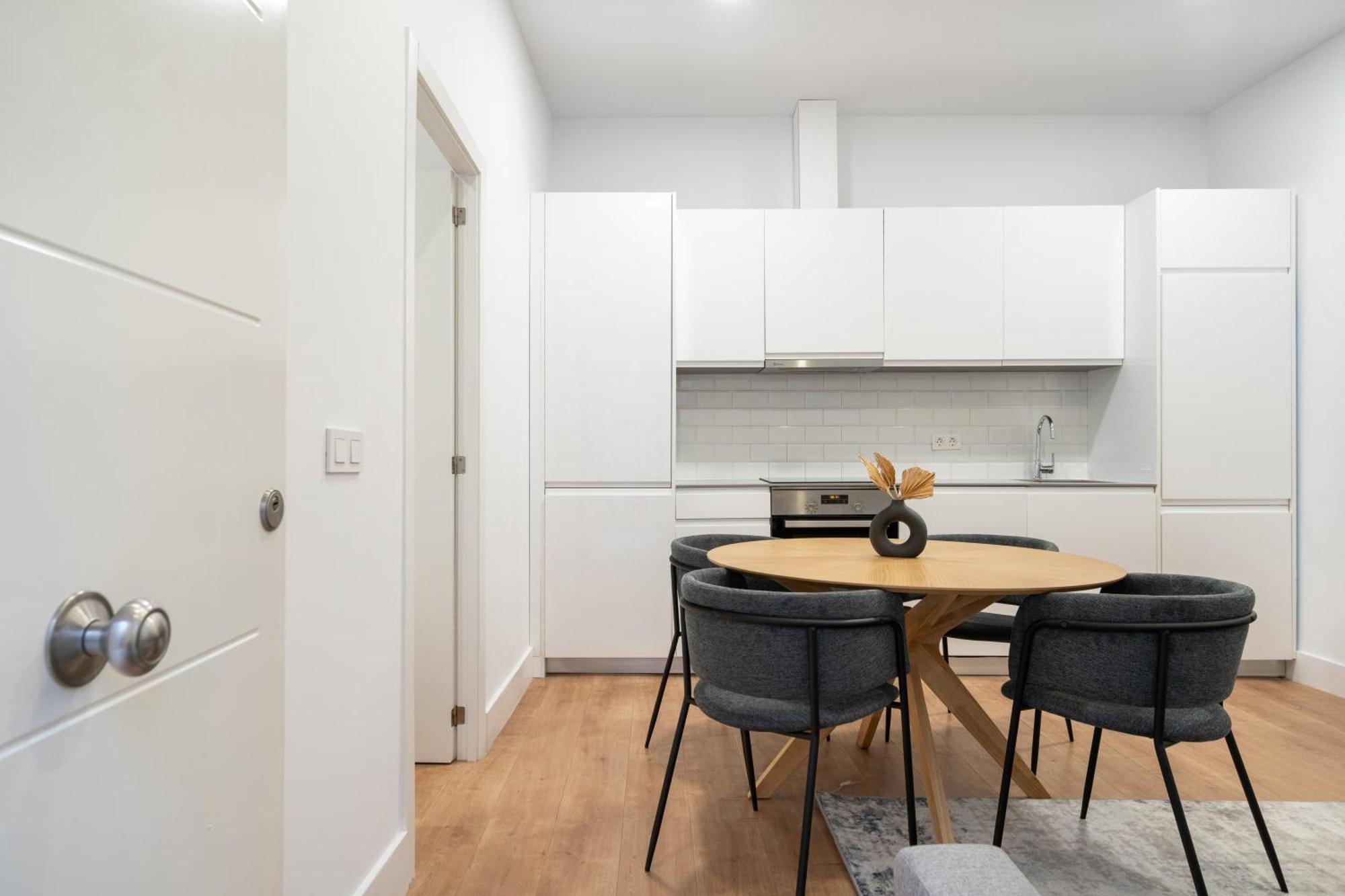 Apartamentos Reformados En Metro Pacifico Alquiler Temporal Madrid Exterior foto