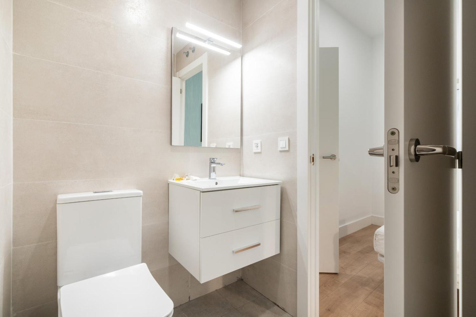 Apartamentos Reformados En Metro Pacifico Alquiler Temporal Madrid Exterior foto