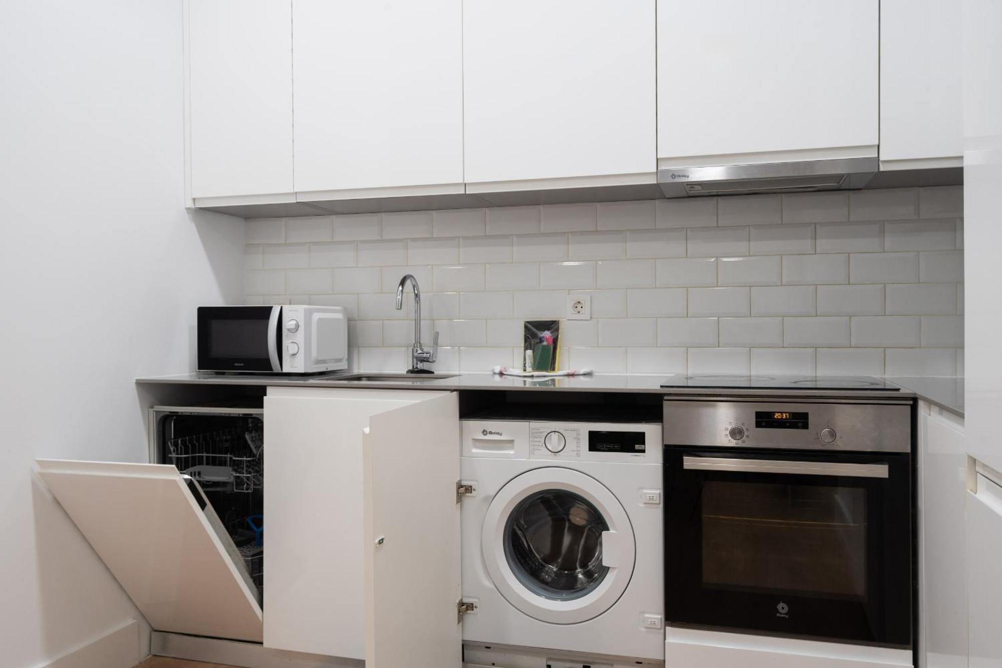 Apartamentos Reformados En Metro Pacifico Alquiler Temporal Madrid Exterior foto