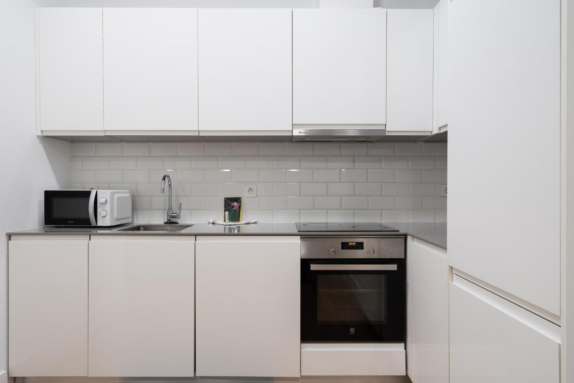 Apartamentos Reformados En Metro Pacifico Alquiler Temporal Madrid Exterior foto